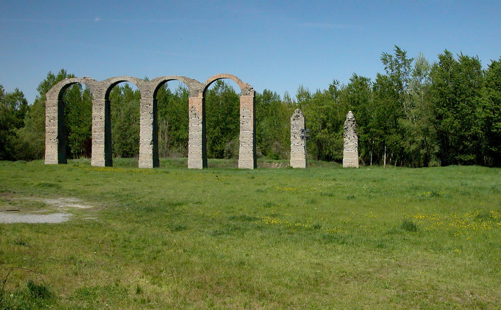 3. Acqui Teme Resti Del Acquedotto Romano