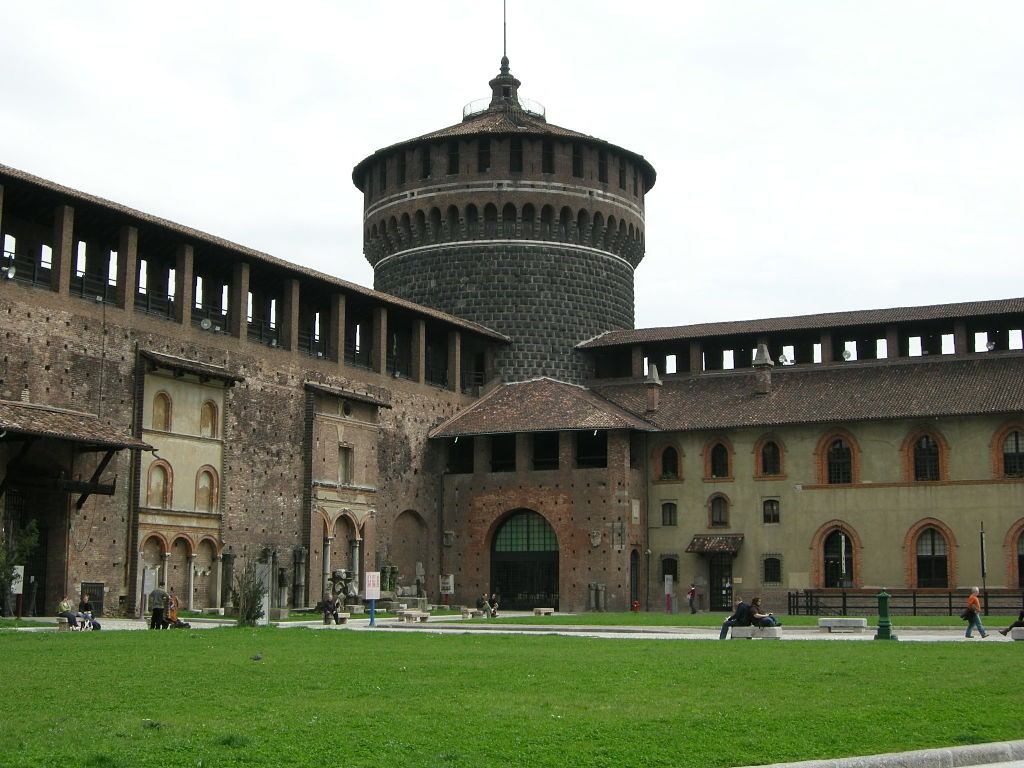 Castello_Sforzesco_Round_tower_
