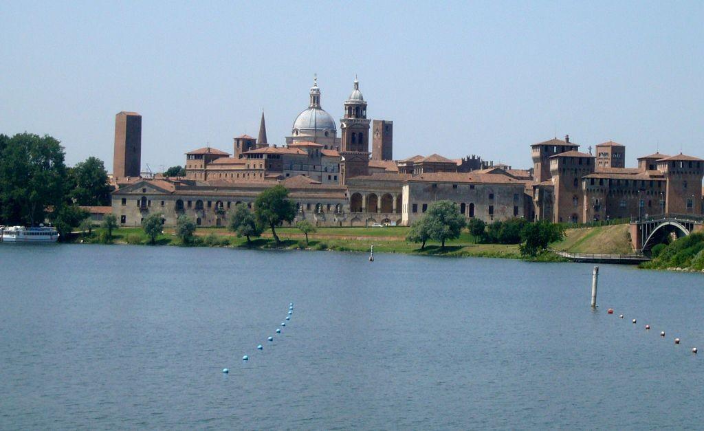 Mantova_from_Mincio_