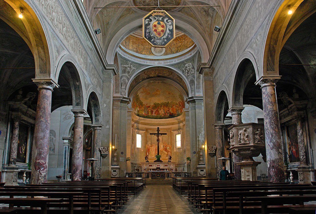 Pietrasanta_interno_duomo_