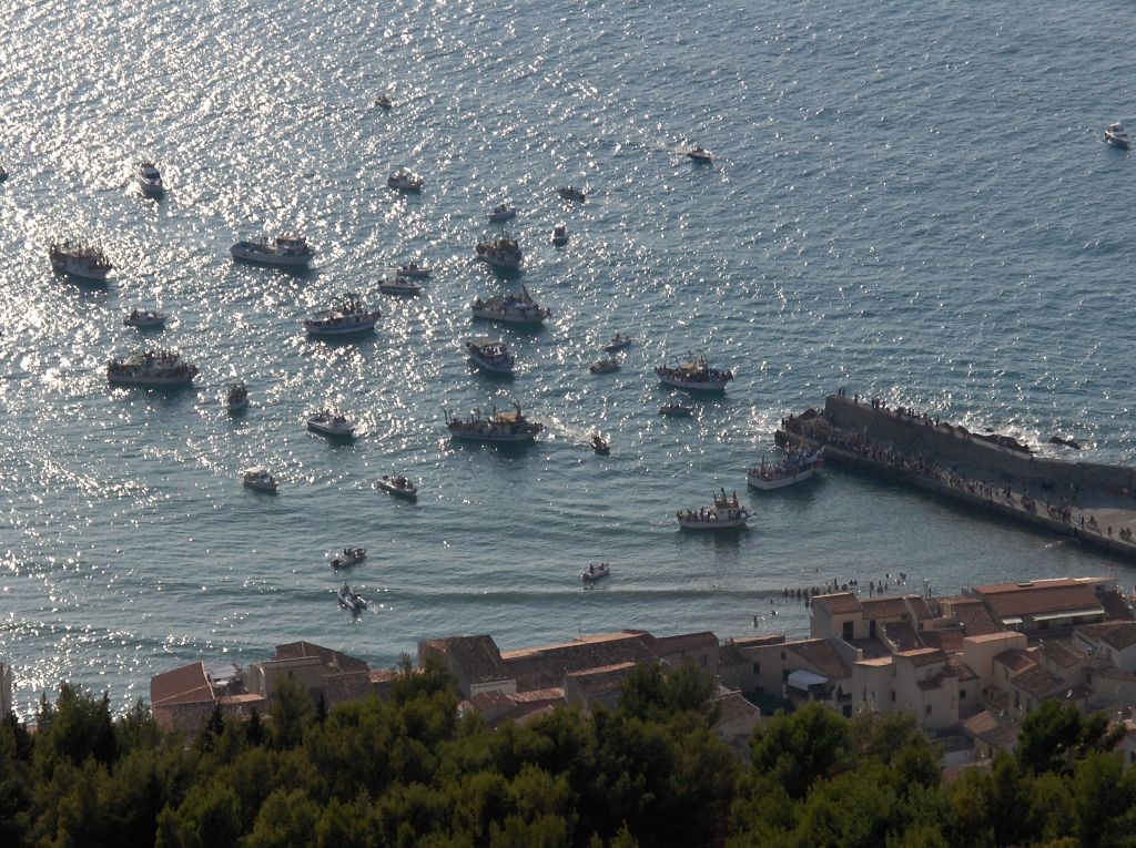 Cefalu - processione sul mare per la festa dell' Assunzione