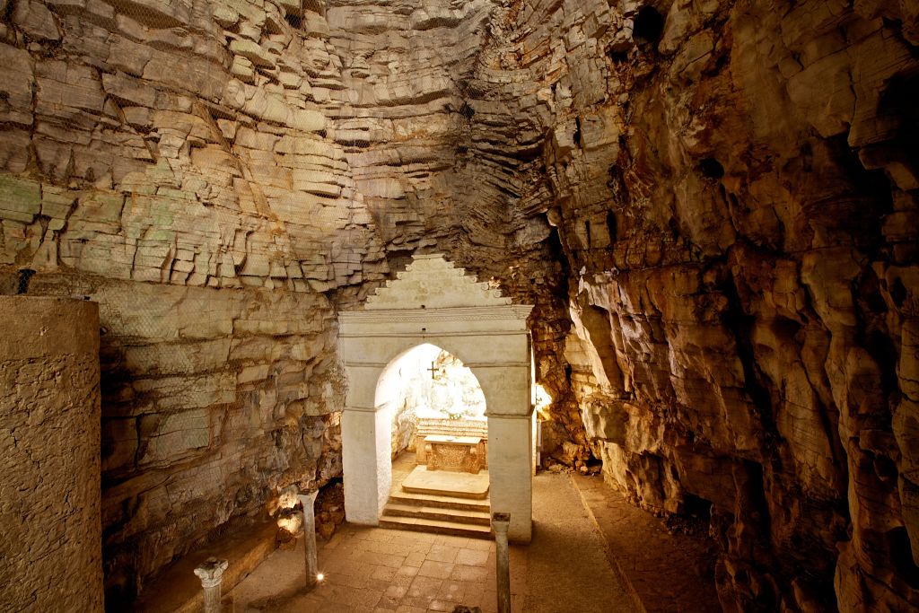 Grotta di San Michele Altare 