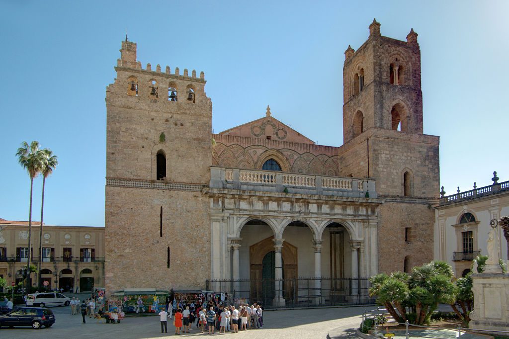 Monreale_Cathedral_exterior_BW_2012-10-09_10-23-10_opt