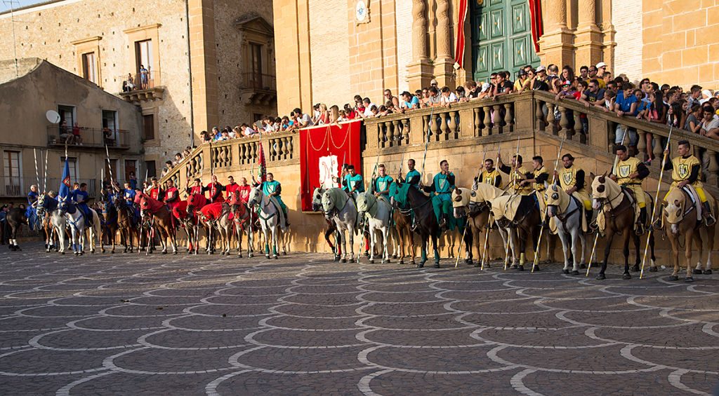 Palio dei Normanni photo distrettodeadimorgantina