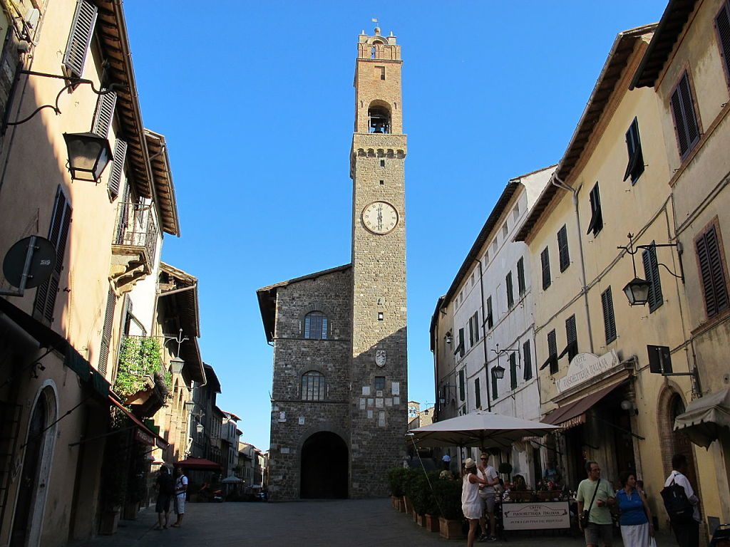 1280px-Montalcino,_piazza_del_popolo_e_palazzo_dei_priori_opt