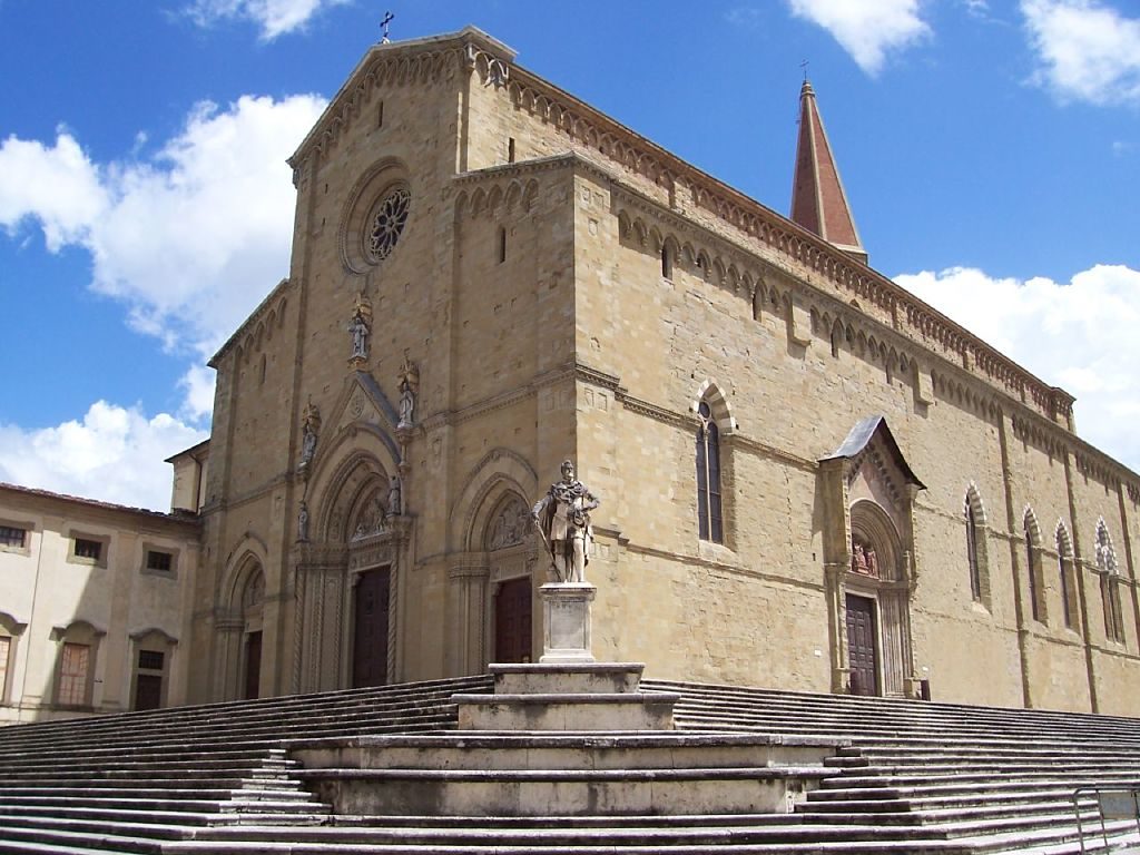 From Etruscan origins to Renaissance art-works in Arezzo area