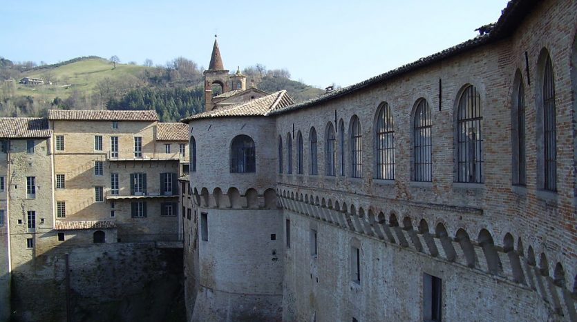 Ducale Insubria Among paintings of the Renaissance and fortresses in Urbino area