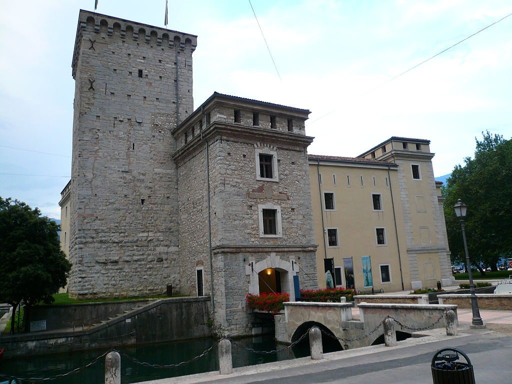 Castel_-_Riva_del_Garda_opt